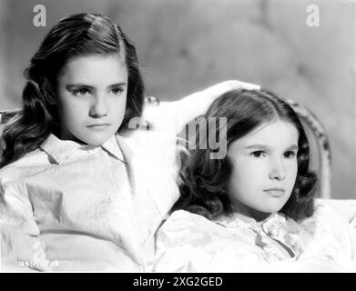 TANIA TIPPING et SUSAN HAMPSHIRE (jouant le personnage de Jean Simmons enfant) dans THE WOMAN IN THE HALL 1947 réalisateur JACK LEE roman G.B. Stern scénario Ian Dalrymple Jack Lee et G.B. Stern producteur Ian Dalrymple Wessex film Productions / producteurs indépendants / distributeurs de films généraux Banque D'Images