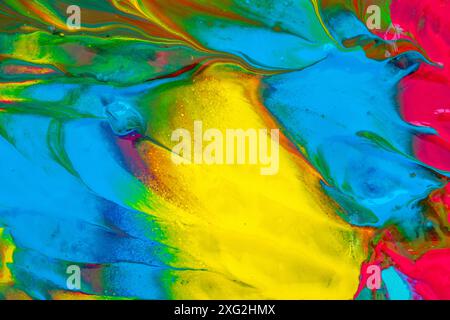 Illustration de texture marbrée et aqueuse avec des vagues organiques et multicolores créées avec de la peinture acrylique dans des couleurs primaires parfaites pour les arrière-plans et t Banque D'Images