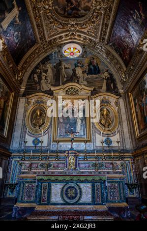 Trisulti Charterhouse est un monastère situé dans la municipalité de Collepardo, dans la province de Frosinone. Il est reconnu monument national Banque D'Images