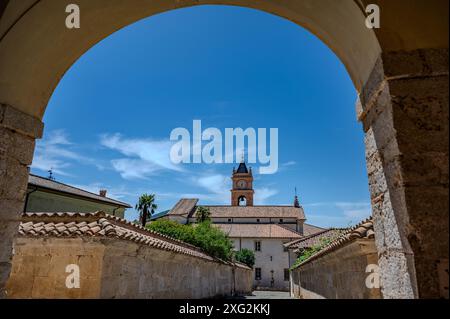 Trisulti Charterhouse est un monastère situé dans la municipalité de Collepardo, dans la province de Frosinone. Il est reconnu monument national Banque D'Images