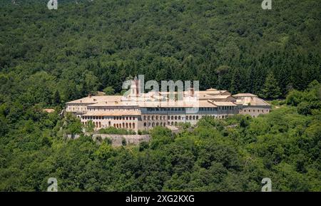 Trisulti Charterhouse est un monastère situé dans la municipalité de Collepardo, dans la province de Frosinone. Il est reconnu monument national Banque D'Images