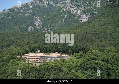 Trisulti Charterhouse est un monastère situé dans la municipalité de Collepardo, dans la province de Frosinone. Il est reconnu monument national Banque D'Images