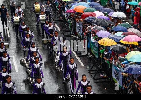 Bandung, Java occidental, Indonésie. 6 juillet 2024. Interprètes participe au défilé culturel Asia Afrika Festival 2024 à Bandung, en Indonésie. (Crédit image : © Algi Febri Sugita/ZUMA Press Wire) USAGE ÉDITORIAL SEULEMENT! Non destiné à UN USAGE commercial ! Crédit : ZUMA Press, Inc/Alamy Live News Banque D'Images