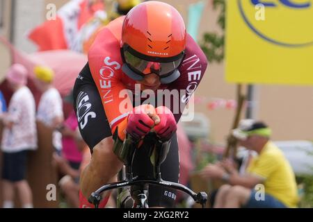 Gevrey Chambertin, France. 06 juillet 2024. GRENADIERS KWIATKOWSKI Michał INEOS lors du Tour de France 2024, étape 7, contre la montre individuel, nuits-Saint-Georges - Gevrey-Chambertin (25, 3 km) le 5 juillet 2024 à Gevrey-Chambertin, France - photo Laurent Lairys /ABACAPRESS. COM Credit : Abaca Press/Alamy Live News Banque D'Images