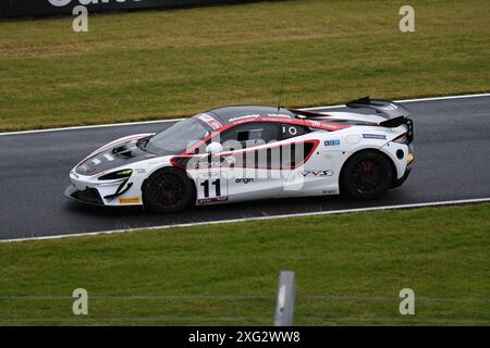 Week-end de course de championnat de la GT Cup d'Oulton Park le 2024 juin Banque D'Images