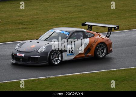 Week-end de course de championnat de la GT Cup d'Oulton Park le 2024 juin Banque D'Images