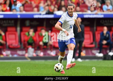 Adrien Rabiot (14 ans) de France photographié lors d'un match de football entre les équipes nationales de France, appelées les bleus et de Belgique, appelé les Diables rouges dans une manche de 16 éliminatoires du tournoi UEFA Euro 2024 , le samedi 1er juillet 2024 à Dusseldorf , Allemagne . Photo Sportpix | David Catry Banque D'Images