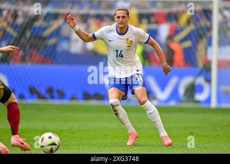 Dusseldorf, Allemagne. 01 juillet 2024. Adrien Rabiot (14 ans) de France photographié lors d'un match de football entre les équipes nationales de France, appelées les bleus et de Belgique, appelé les Red Devils dans une manche de 16 éliminatoires du tournoi UEFA Euro 2024, le samedi 1er juillet 2024 à Dusseldorf, Allemagne . Crédit : Sportpix/Alamy Live News Banque D'Images