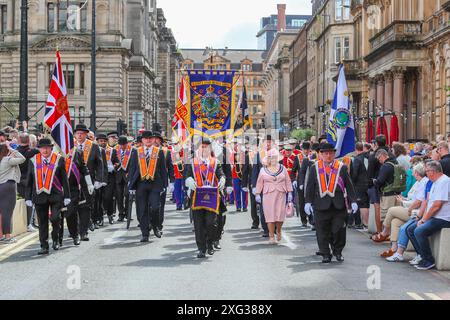 Glasgow, Royaume-Uni. 6 juillet 2024. La Grande Loge of Scotland Orange Order, ainsi que d'autres Orange Orders, ont organisé leur défilé annuel à Glasgow, en Écosse, pour célébrer le 12 juillet, avec environ 4000 participants. L’ordre Orange est la plus ancienne et la plus grande fraternité protestante d’Écosse avec ses racines remontant au XVIIIe siècle en Ulster. Crédit : Findlay/Alamy Live News Banque D'Images