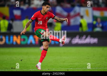 Hambourg, Allemagne. 05 juillet 2024. Joao Cancelo, du Portugal, lors du match de l’UEFA Euro 2024 entre le Portugal et la France. Quarts de finale, joué au Volksparkstadion le 5 juillet 2024 à Hambourg, en Allemagne. (Photo de Bagu Blanco/PRESSINPHOTO) crédit : AGENCE SPORTIVE PRESSINPHOTO/Alamy Live News Banque D'Images