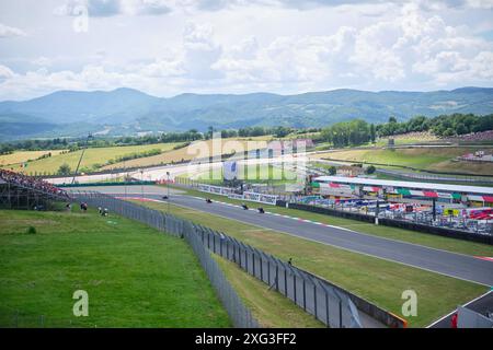 Mugello, Italie - 02 juin 2024 : première phase du Moto GP sur la piste Mugello en Toscane avec un large public Banque D'Images