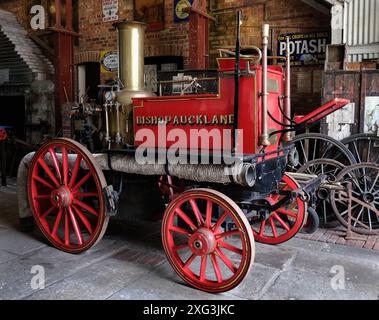 Pompe à eau pour moteur à incendie à vapeur tirée par un cheval. Banque D'Images