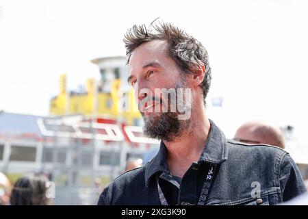 Hermsdorf, Allemagne. 06 juillet 2024. Hermsdorf : Moto GP Sachsenring 2024 le 6 juillet 2024, (photo de Juergen Tap) Keanu Reeves visitant le Moto GP au Sachsenring crédit : dpa/Alamy Live News Banque D'Images