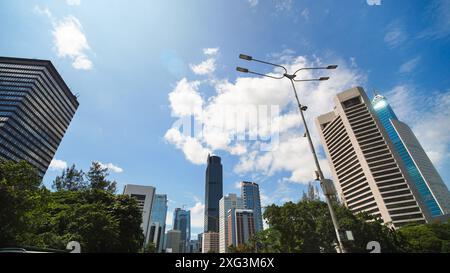 Gratte-ciel de Jakarta, la capitale de l'Indonésie, par une journée ensoleillée. Banque D'Images