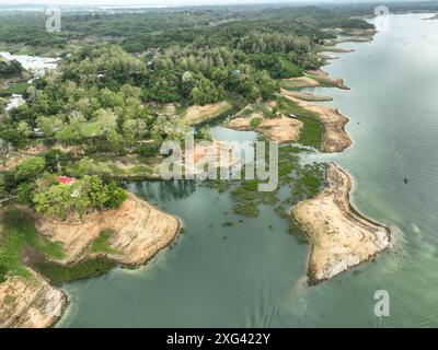 Vue aérienne du magnifique lac Kaptai à Rangamati, Bangladesh Banque D'Images