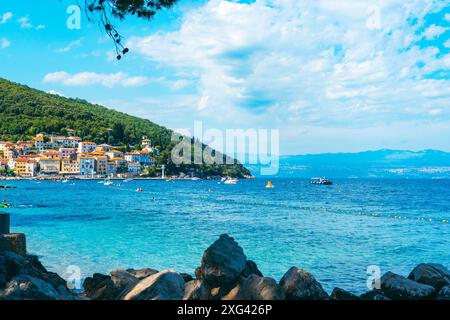 Belle vue sur la station balnéaire Moscenicka Draga dans la région d'Istrie, Croatie Banque D'Images