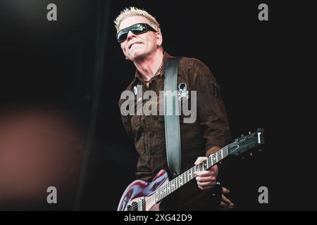 DANEMARK COPENAGHEN, COPENHELL FESTIVAL 19 JUIN : Bryan 'Dexter' Holland, chanteur et guitariste du groupe punk rock américain The Offspring, se produisant en direct sur scène au Festival de Copenhague 2024 en tant qu'artiste solo Banque D'Images