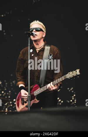 DANEMARK COPENAGHEN, COPENHELL FESTIVAL 19 JUIN : Bryan 'Dexter' Holland, chanteur et guitariste du groupe punk rock américain The Offspring, se produisant en direct sur scène au Festival de Copenhague 2024 en tant qu'artiste solo Banque D'Images