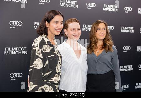 Munich, Allemagne. 06 juillet 2024. Dorka Gryllus, Eva Maria Jost, Barbara Philipp à la première de Die Ermittlung lors du Festival de Munich le 5 juillet 2024 à Munich, Allemagne. (Photo de Alexander Pohl/Sipa USA) crédit : Sipa USA/Alamy Live News Banque D'Images