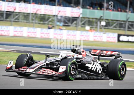 Circuit de Silverstone, Northamptonshire, Royaume-Uni. 6 juillet 2024. Formule 1 2024 Qatar Airways Grand Prix de F1 de Grande-Bretagne ; Journée de qualification ; Kevin Magnussen (20 ans) de Haas dans la Haas VF-24 pendant les qualifications crédit : action plus Sports/Alamy Live News Banque D'Images