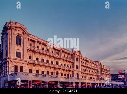 11 25 2022 vieille photo d'époque de l'Oberoi Grand Hôtel, sur Chowringhee Road. Kolkata Inde Asie. Banque D'Images