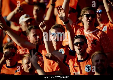 Berlin, Allemagne. 6 juillet 2024. Berlin, Allemagne. 6 juillet 2024. BERLIN - supporters lors du match quart de finale de l'UEFA EURO 2024 entre les pays-Bas et la Turquie à l'Olympiastadion le 6 juillet 2024 à Berlin, Allemagne. ANP KOEN VAN WEEL netherlands Out - belgique Out Credit : ANP/Alamy Live News Banque D'Images