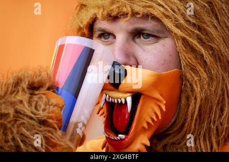 Berlin, Allemagne. 6 juillet 2024. Berlin, Allemagne. 6 juillet 2024. BERLIN - supporters lors du match quart de finale de l'UEFA EURO 2024 entre les pays-Bas et la Turquie à l'Olympiastadion le 6 juillet 2024 à Berlin, Allemagne. ANP KOEN VAN WEEL netherlands Out - belgique Out Credit : ANP/Alamy Live News Banque D'Images