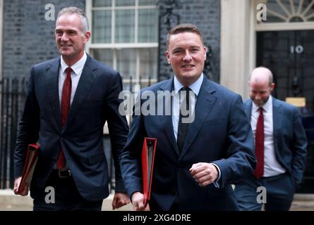 Londres, Royaume-Uni. 06 juillet 2024. Le secrétaire d'État aux Sciences, à l'innovation et à la technologie Peter Kyle et le secrétaire d'État à la santé et aux services sociaux Wes Streeting quittent la rue Downing numéro 10 pour leur première journée en tant que ministre à Londres. Crédit : SOPA images Limited/Alamy Live News Banque D'Images