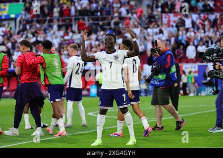 Dusseldorf, Allemagne. 06 juillet 2024. L'Anglais Bukayo Saka célèbre la fin du match de football des quarts de finale de l'Euro 2024 entre l'Angleterre et la Suisse au stade Dusseldorf Arena de Dusseldorf (Allemagne), le 6 juillet 2024. Crédit : Insidefoto di andrea staccioli/Alamy Live News Banque D'Images