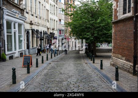 Vieille ville de Bruxelles, Belgique - 4 juillet 2024 - la rue de la Madeliene ou Magdalenestraat dans le coeur touristique Banque D'Images