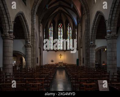 Vieille ville de Bruxelles, Belgique - 4 juillet 2024 - aménagement intérieur catholique de l'église Sainte-Madeleine ou église de la Madeleine Banque D'Images