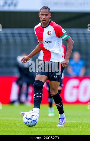 Dordrecht, pays-Bas. 06 juillet 2024. DORDRECHT, 06-07-2024, M-scores Stadium, match amical, saison 2024/2025, football . Match entre Dordrecht et Feyenoord . Joueur de Feyenoord Calvin Stengs crédit : Pro Shots/Alamy Live News Banque D'Images