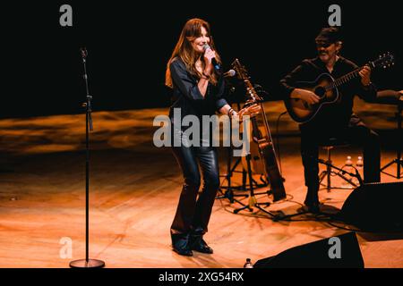 Milan, Carla Bruni se produit en concert pendant le Worm Up! Festival au Théâtre Dal Verme. Sur la photo : Carla Bruni Banque D'Images