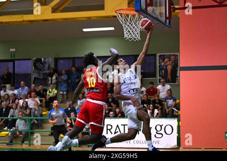 Images du match Italie-Espagne à Pala Cian Toma - Domegge (BL) 6 juillet 2024, lors du 22ème tournoi international de Silvestro-Meneghin U20 de Torneo Un20 - 22Â° Memorial de Silvestro/Trofeo Meneghin - Italia vs Spagna, événements sportifs à Domegge di Cadore, Italie, 06 juillet 2024 Banque D'Images