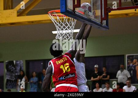 Images du match Italie-Espagne à Pala Cian Toma - Domegge (BL) 6 juillet 2024, lors du 22ème tournoi international de Silvestro-Meneghin U20 de Torneo Un20 - 22Â° Memorial de Silvestro/Trofeo Meneghin - Italia vs Spagna, événements sportifs à Domegge di Cadore, Italie, 06 juillet 2024 Banque D'Images