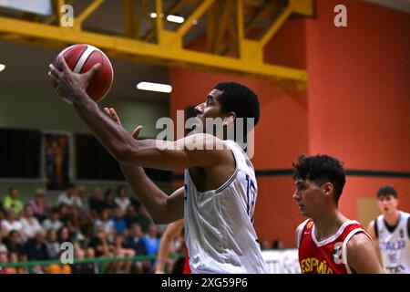 Images du match Italie-Espagne à Pala Cian Toma - Domegge (BL) 6 juillet 2024, lors du 22ème tournoi international de Silvestro-Meneghin U20 de Torneo Un20 - 22Â° Memorial de Silvestro/Trofeo Meneghin - Italia vs Spagna, événements sportifs à Domegge di Cadore, Italie, 06 juillet 2024 Banque D'Images