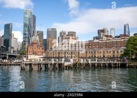 Centre-ville de Sydney, quartier historique des Rocks avec magasins Campbells et gratte-ciel de la tour Salesforce dans la ville, Sydney, Nouvelle-Galles du Sud, Australie Banque D'Images