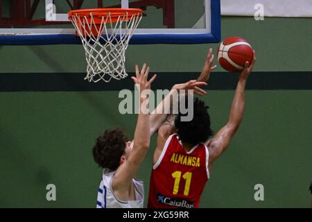 Images du match Italie-Espagne à Pala Cian Toma - Domegge (BL) 6 juillet 2024, lors du 22ème tournoi international de Silvestro-Meneghin U20 de Torneo Un20 - 22Â° Memorial de Silvestro/Trofeo Meneghin - Italia vs Spagna, événements sportifs à Domegge di Cadore, Italie, 06 juillet 2024 Banque D'Images