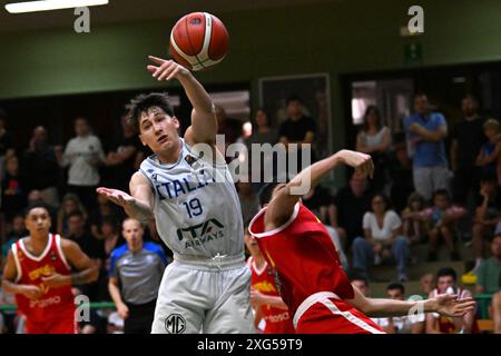 Images du match Italie-Espagne à Pala Cian Toma - Domegge (BL) 6 juillet 2024, lors du 22ème tournoi international de Silvestro-Meneghin U20 de Torneo Un20 - 22Â° Memorial de Silvestro/Trofeo Meneghin - Italia vs Spagna, événements sportifs à Domegge di Cadore, Italie, 06 juillet 2024 Banque D'Images