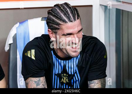 MIAMI GARDENS, FLORIDE - JUIN 29 : Rodrigo de Paul de l'Argentine pendant le CONMEBOL Copa America USA Group Stage match Argentine - Pérou à Hard Rock St. Banque D'Images