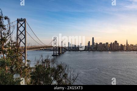 San Francisco et le pont de la baie d'Oakland. Vue depuis Treasure Island Banque D'Images