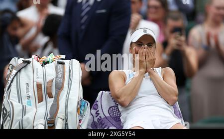 Londres, Royaume-Uni. 6 juillet 2024. Yulia Putintseva réagit après lors du match de troisième tour féminin entre Yulia Putintseva du Kazakhstan et IgA Swiatek de Pologne au championnat de tennis de Wimbledon à Londres, Grande-Bretagne, le 6 juillet 2024. Crédit : Han Yan/Xinhua/Alamy Live News Banque D'Images