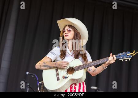 Milwaukee, États-Unis. 05 juillet 2024. Nikki Lane pendant le Summerfest Music Festival le 5 juillet 2024, à Milwaukee, Wisconsin (photo de Daniel DeSlover/Sipa USA) crédit : Sipa USA/Alamy Live News Banque D'Images