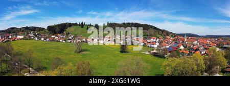 Vue aérienne de Peiting avec une vue de l'église Saint-Michel, Bavière, Allemagne Banque D'Images