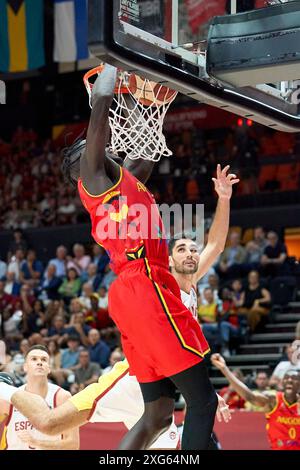 Valencia, Espagne. 03 juillet 2024. Santiago Aldama de l'équipe d'Espagne, Selton Miguel de l'équipe d'Angola vus en action pendant le match entre l'Espagne et l'Angola dans le tournoi de qualification olympique FIBA Espagne 2024 phase de groupes le 3 juillet 2024 à la Cour municipale de Fuente de San Luis (Valence, tournoi de qualification olympique FIBA Espagne 2024 phase de groupes le 3 juillet 2024). Score final ; Espagne 89 - 81 Angola. Score final ; Espagne 89 - 81 Angola crédit : SOPA images Limited/Alamy Live News Banque D'Images