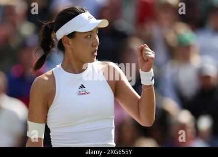 Londres, Royaume-Uni. 6 juillet 2024. Wang Xinyu célèbre lors du match de troisième ronde en simple féminin entre Wang Xinyu de Chine et Harriet Dart de Grande-Bretagne au championnat de tennis de Wimbledon à Londres, Grande-Bretagne, le 6 juillet 2024. Crédit : Han Yan/Xinhua/Alamy Live News Banque D'Images