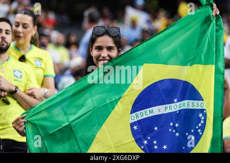 Las Vegas, Nevada, États-Unis. 06 juillet 2024. Une fan brésilienne montre son soutien à son équipe lors du match des quarts de finale de la CONMEBOL Copa America au stade Allegiant entre l'Uruguay et le Brésil le 6 juillet 2024 à Las Vegas, Nevada. Christopher Trim/CSM/Alamy Live News Banque D'Images