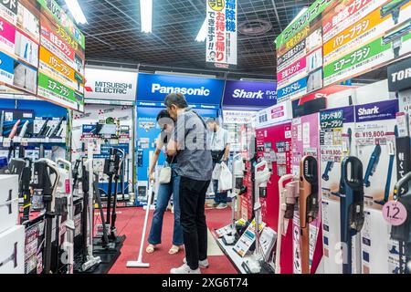 Yodobashi Umeda Multimedia Store à Osaka, Japon shopping Banque D'Images