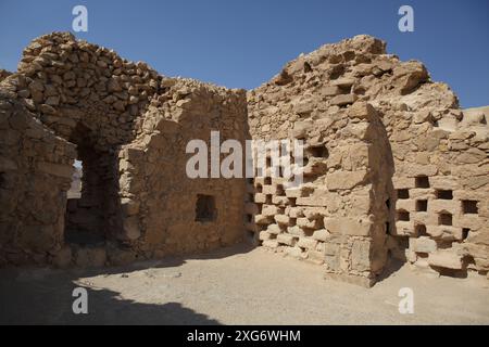 Ruines de la tour ronde Columbarium, un lit de colombes, des colombes ont été élevées sur Masada pour la nourriture et leurs excréments ont été utilisés pour la fertilisation Banque D'Images