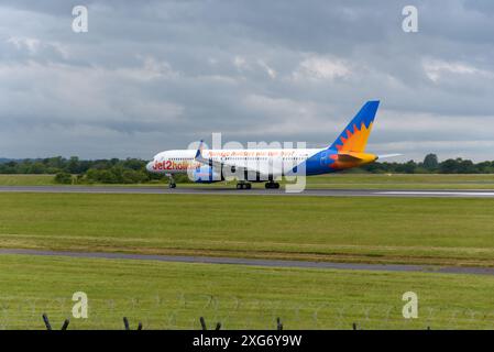 Jet2 Boeing 757 à l'aéroport de Manchester Banque D'Images